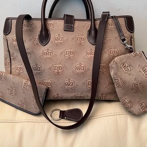 DOONEY & BOURKE Double Handle Signature Tan Canvas & Leather Tote DL50C W8 NEW!